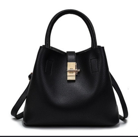 Handbags - 🔥😍Clarrisa black faux leather bag